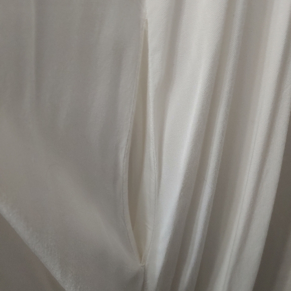 Sleeveless V-Neck White Maxi Dress - Picture 3 of 4